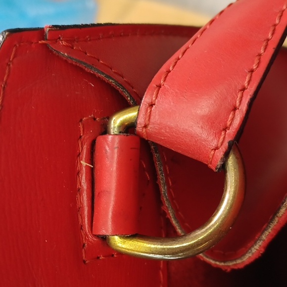 Louis Vuitton Cluny Red Epi Leather Shoulder Bag - Picture 13 of 16